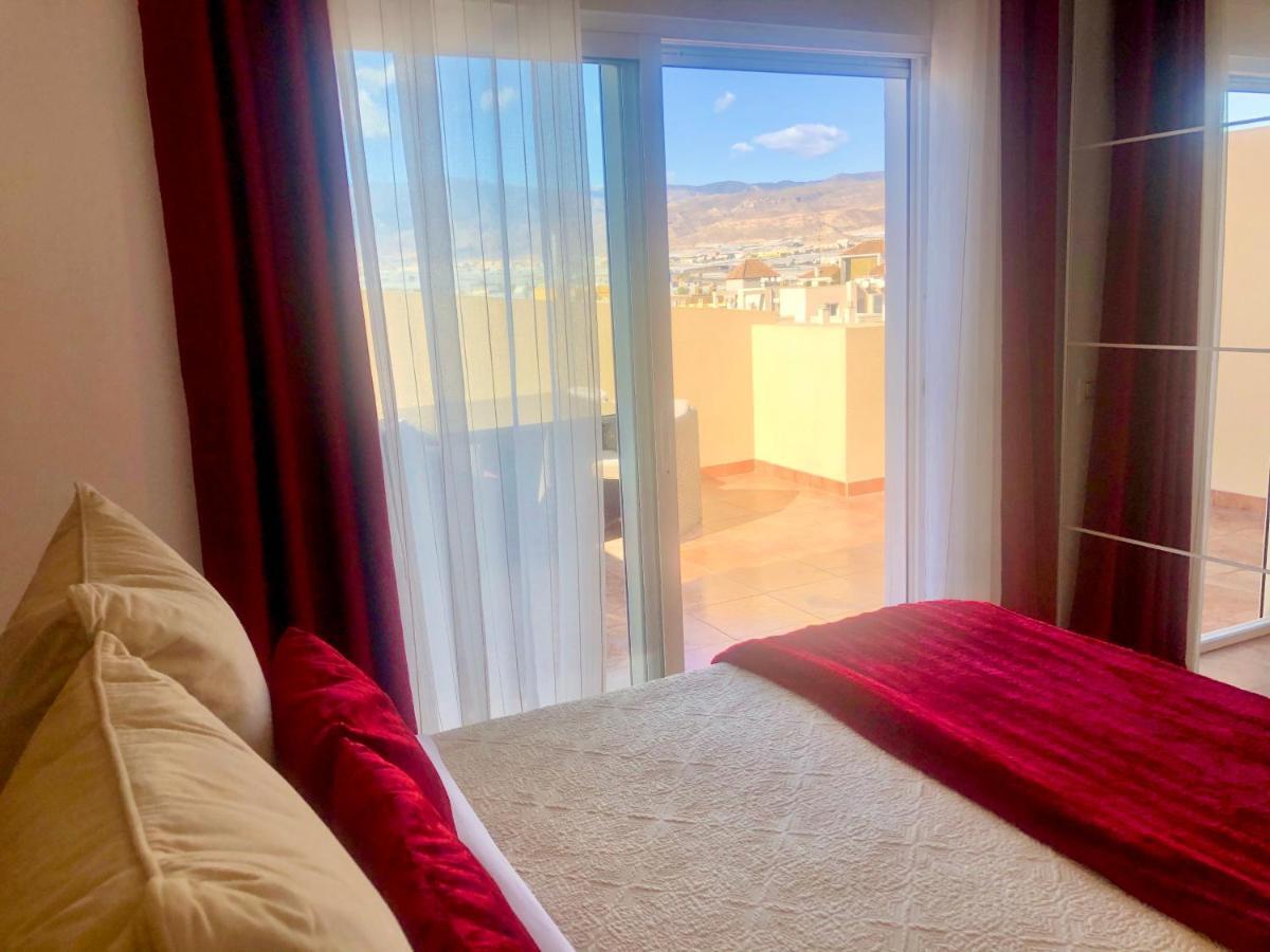 Atico Deluxe Entre Centro Y Playa Salinas Con Terraza, Wifi, Piscina Climatizada, Gym, Sauna Y Garaje -Smart Tv Roquetas de Mar Eksteriør billede